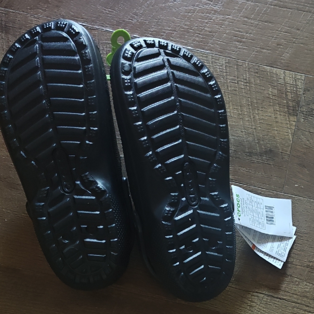 CROCS Classic Clog with Black Shell and Red/Black Fleece Lining NWT - Picture 6 of 7